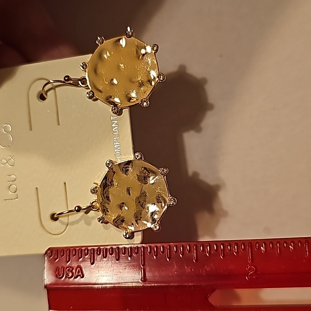 LOU & CO NWT Hammered Gold Sun-Shaped Earrings with accent stone - Picture 3 of 7